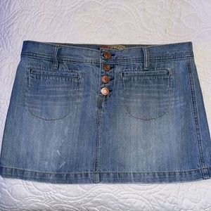 Old Navy size 10 denim mini skirt, button fly 13.5 inch length.